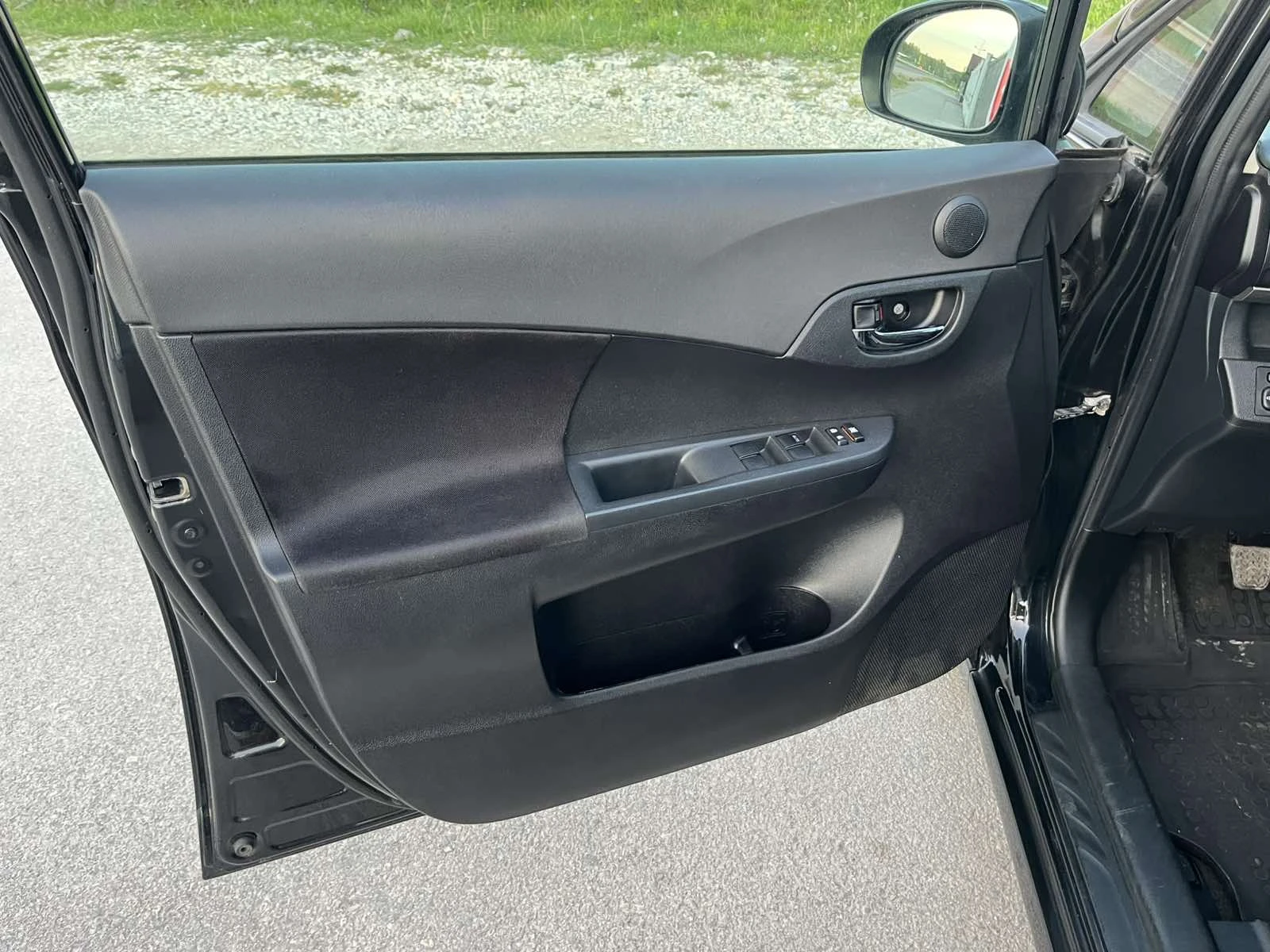 Toyota Verso S 1.4 D4D 90кс 6 СКОРОСТИ EURO 5A КЛИМАТРОНИК, снимка 7 - Автомобили и джипове - 52474192