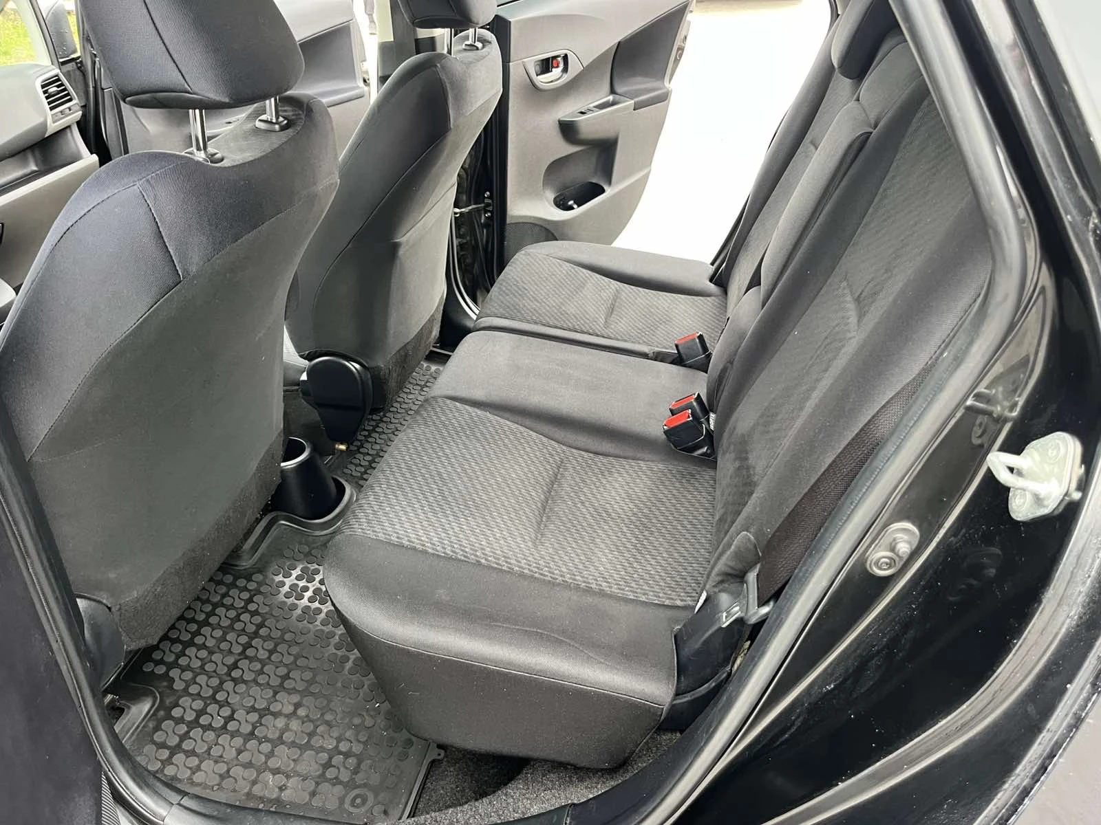 Toyota Verso S 1.4 D4D 90кс 6 СКОРОСТИ EURO 5A КЛИМАТРОНИК - изображение 9