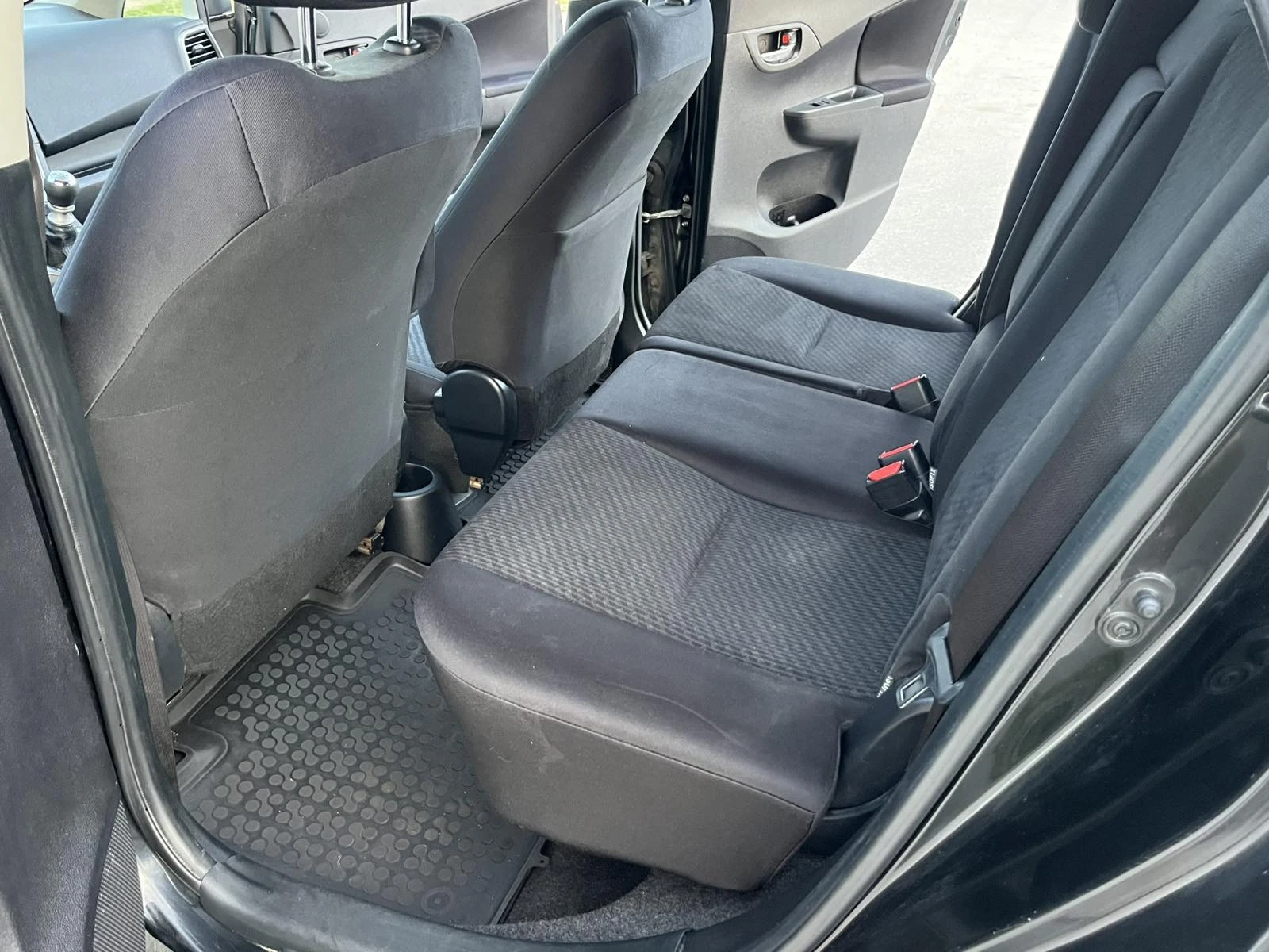 Toyota Verso S 1.4 D4D 90кс 6 СКОРОСТИ EURO 5A КЛИМАТРОНИК, снимка 9 - Автомобили и джипове - 52474192
