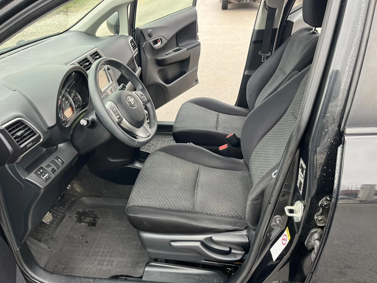 Toyota Verso S 1.4 D4D 90кс 6 СКОРОСТИ EURO 5A КЛИМАТРОНИК - изображение 8