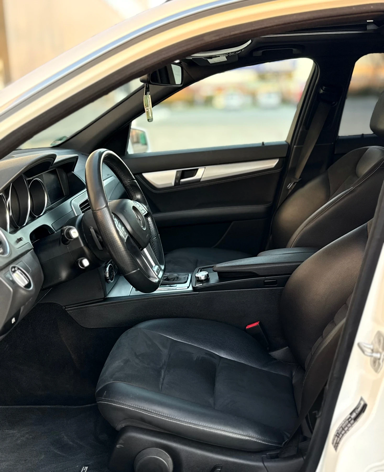 Mercedes-Benz C 350 AMG * * C EDITION* * УНИКАТ* , снимка 9 - Автомобили и джипове - 53803012