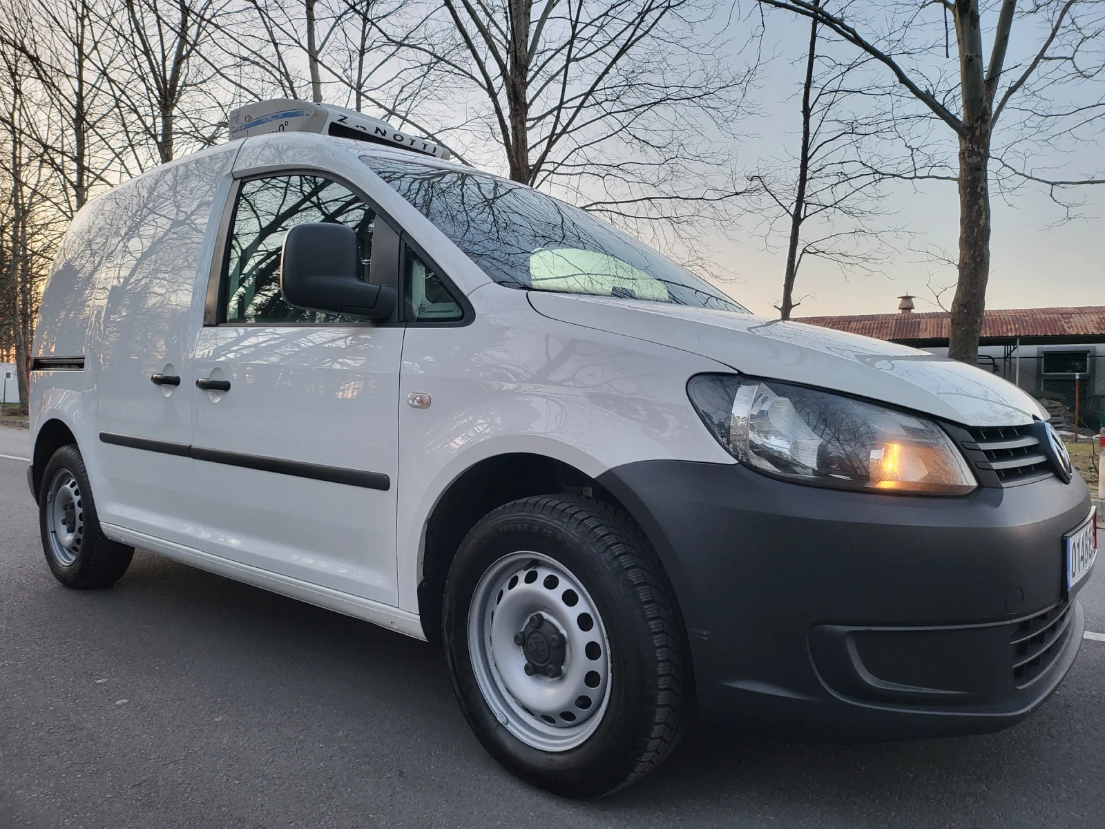 VW Caddy, снимка 3 - Автомобили и джипове - 53850800