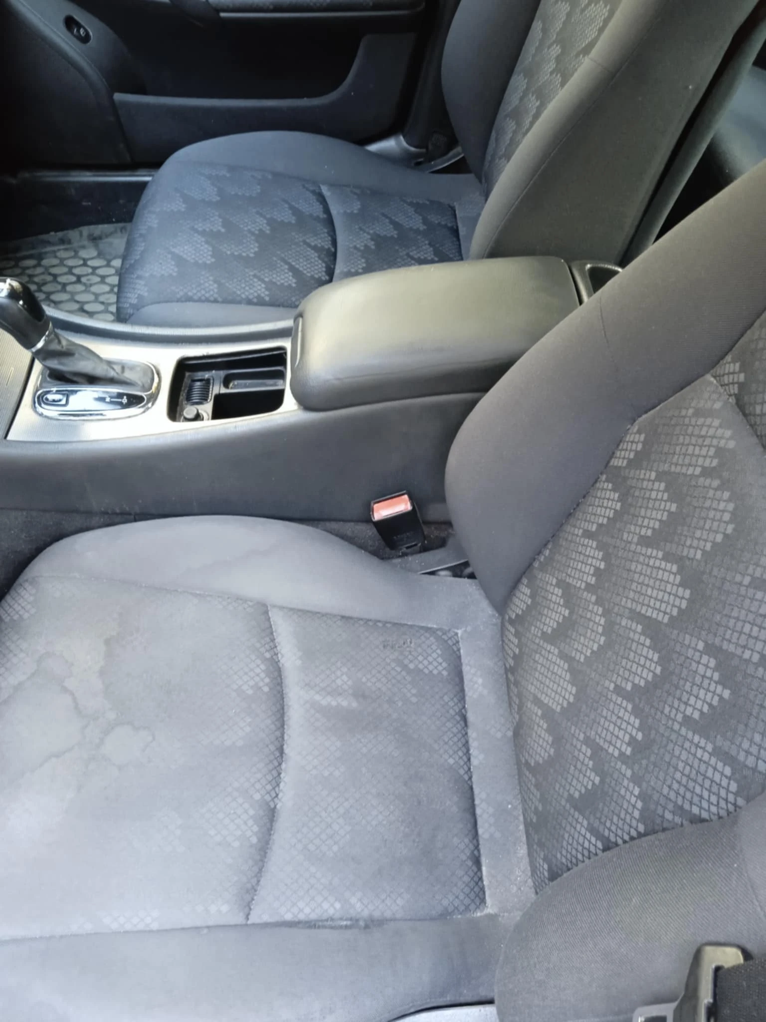 Mercedes-Benz C 180, снимка 4 - Автомобили и джипове - 54543840