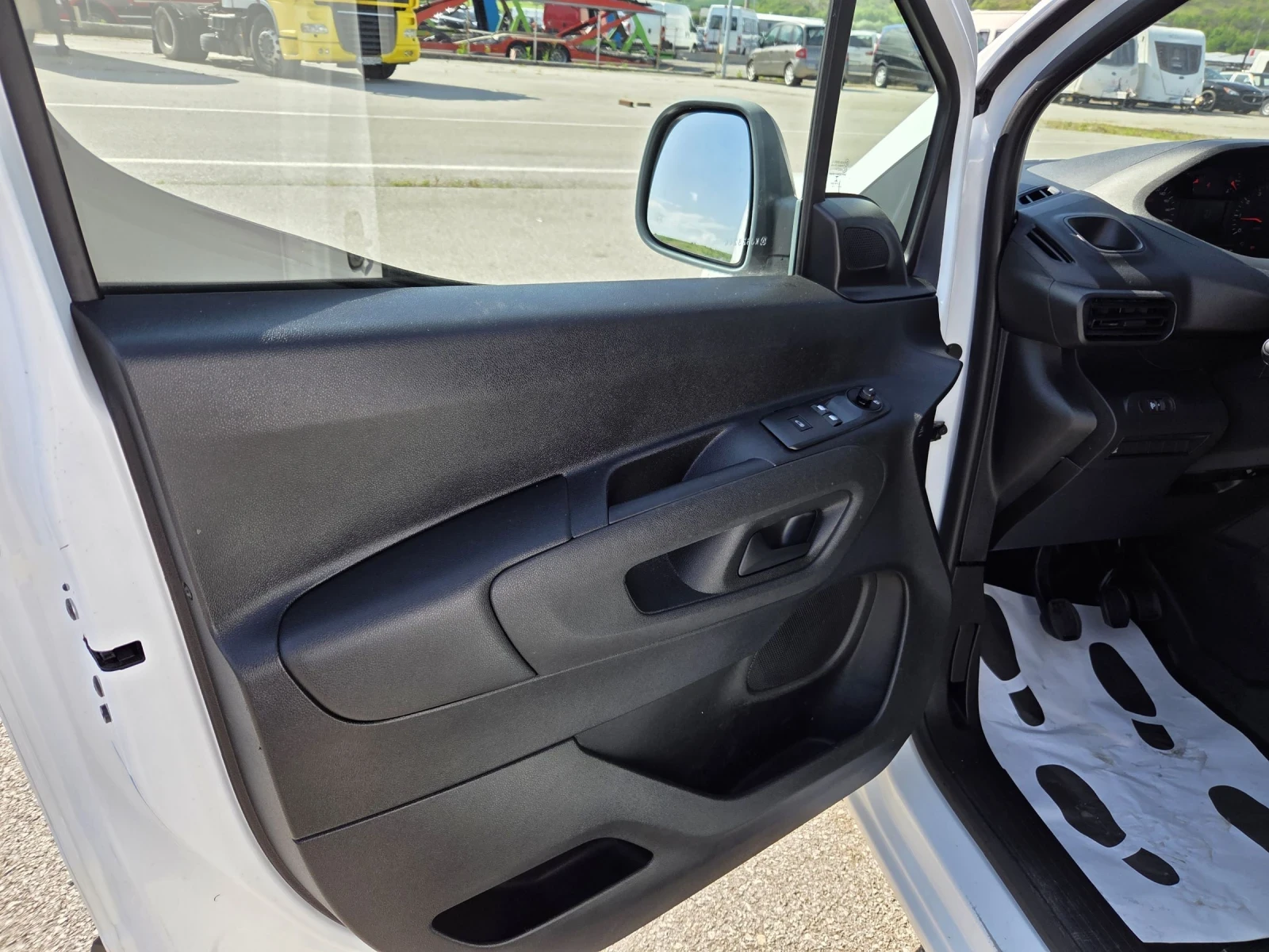 Peugeot Partner, снимка 11 - Автомобили и джипове - 54700529