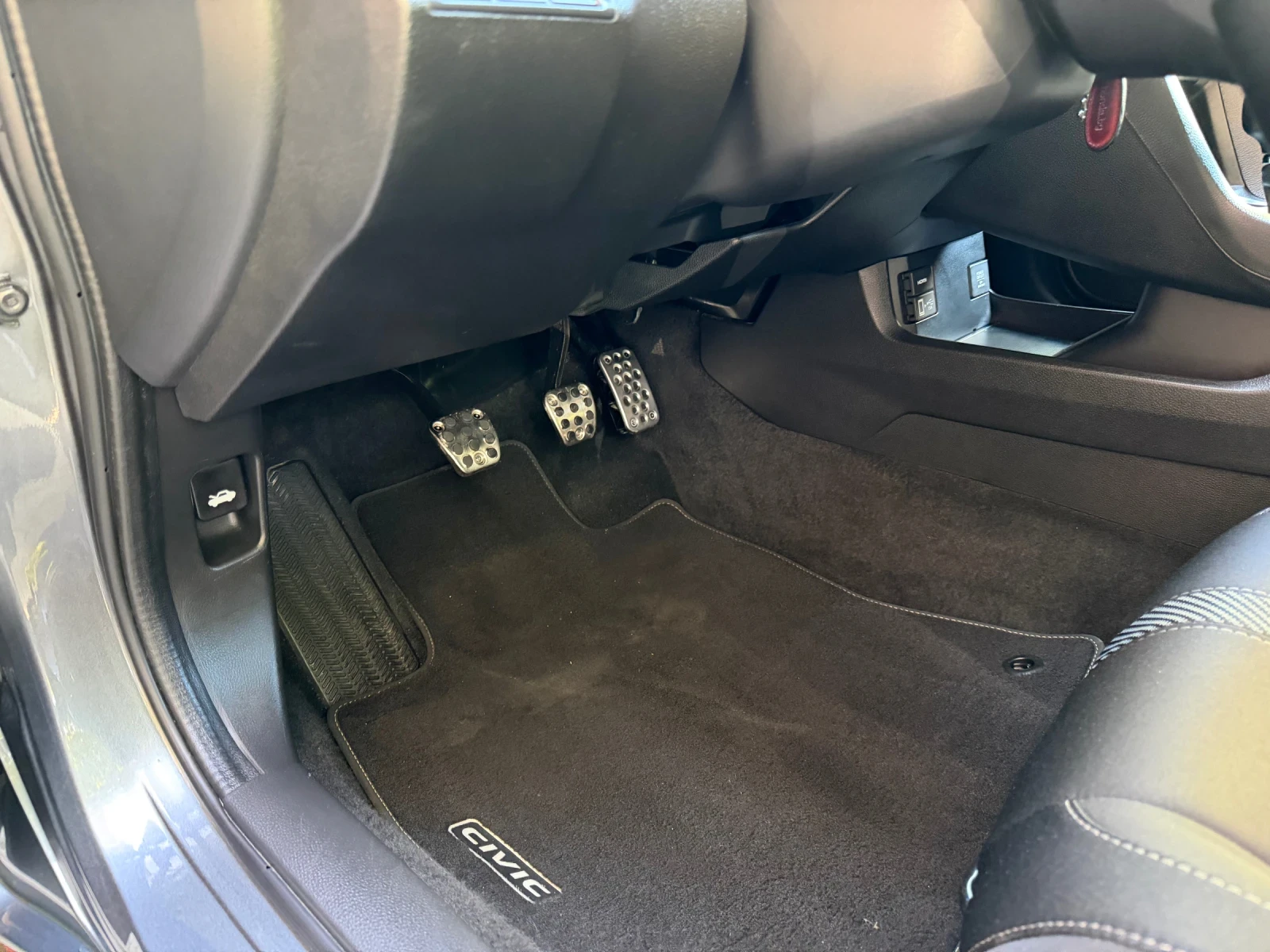 Honda Civic Sport Touring 1.5 Turbo 182 k.c., снимка 10 - Автомобили и джипове - 55005534