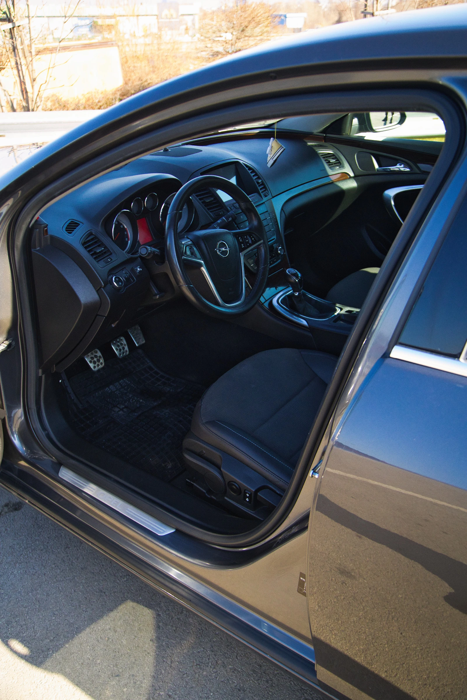 Opel Insignia 1.8 140 hp, снимка 13 - Автомобили и джипове - 54805226