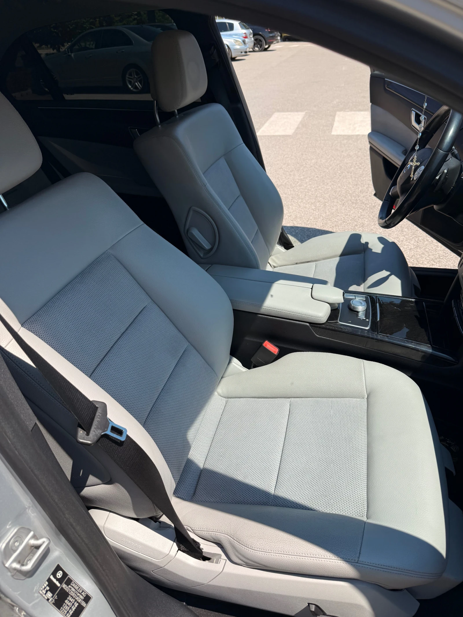 Mercedes-Benz E 350, снимка 17 - Автомобили и джипове - 54978596