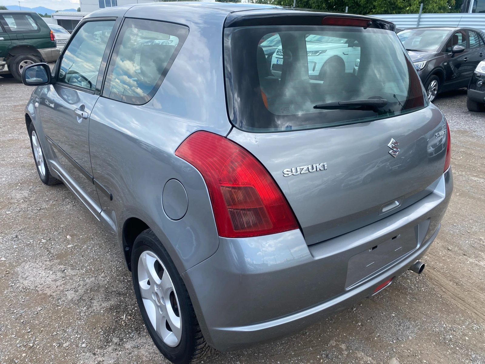 Suzuki Swift 1.3DDiS 191х.км, снимка 3 - Автомобили и джипове - 55219878