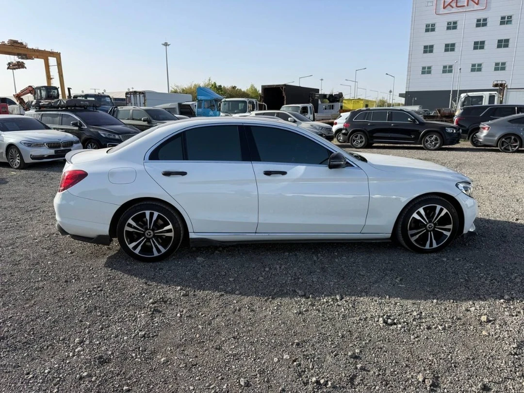 Mercedes-Benz C 220 C 220d, снимка 7 - Автомобили и джипове - 55469284