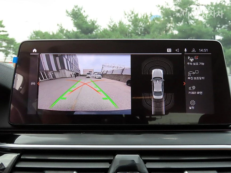 BMW 520 M LUXURY HEAD UP 360CAM PANORAMA FULL, снимка 13 - Автомобили и джипове - 55537690
