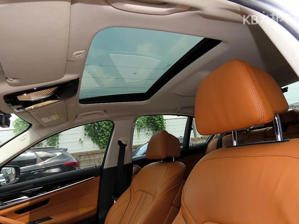 BMW 520 M LUXURY HEAD UP 360CAM PANORAMA FULL, снимка 14 - Автомобили и джипове - 55537690