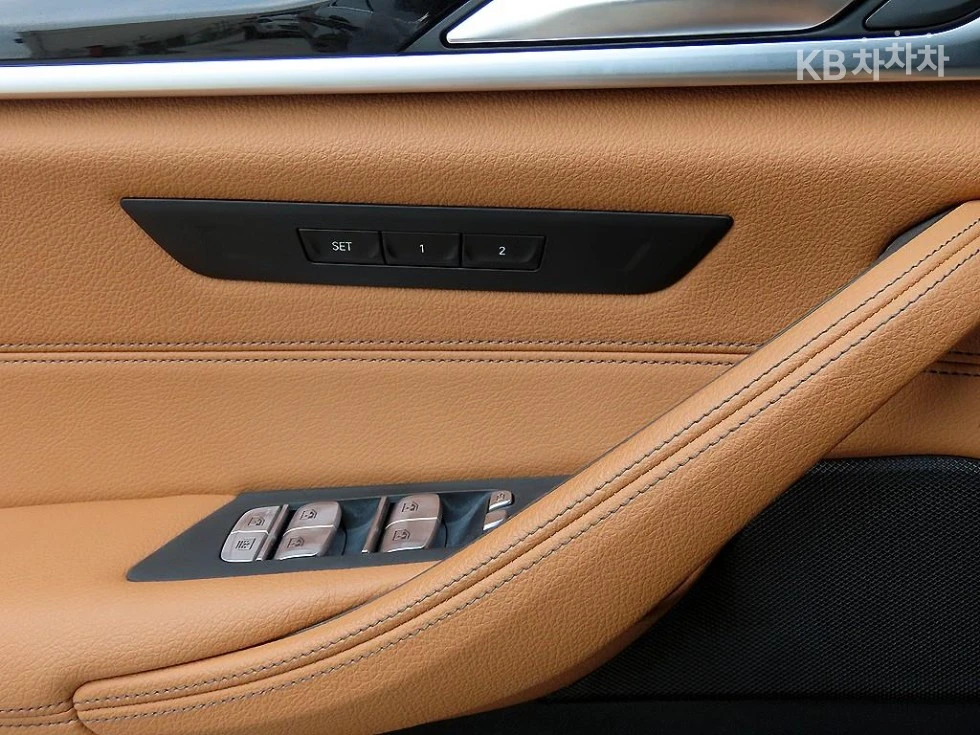 BMW 520 M LUXURY HEAD UP 360CAM PANORAMA FULL, снимка 12 - Автомобили и джипове - 55537690