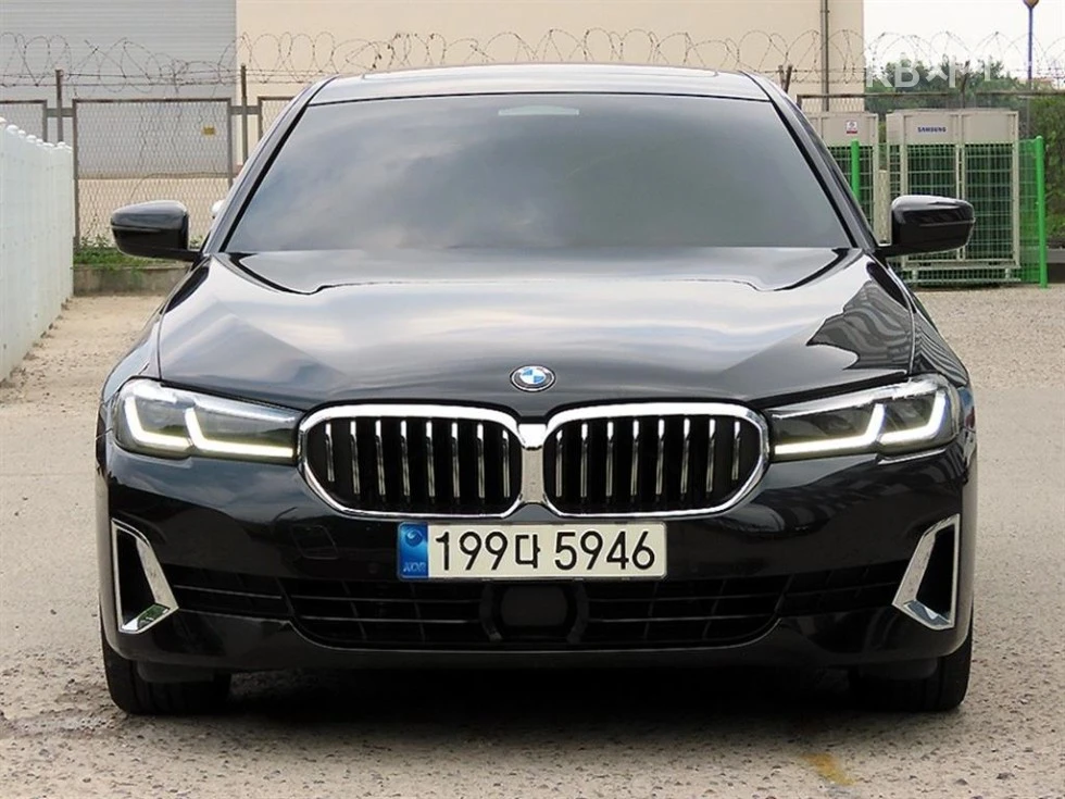 BMW 520 M LUXURY HEAD UP 360CAM PANORAMA FULL, снимка 2 - Автомобили и джипове - 55537690