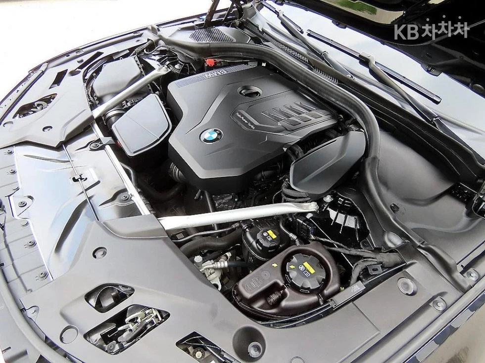 BMW 520 M LUXURY HEAD UP 360CAM PANORAMA FULL, снимка 17 - Автомобили и джипове - 55537690