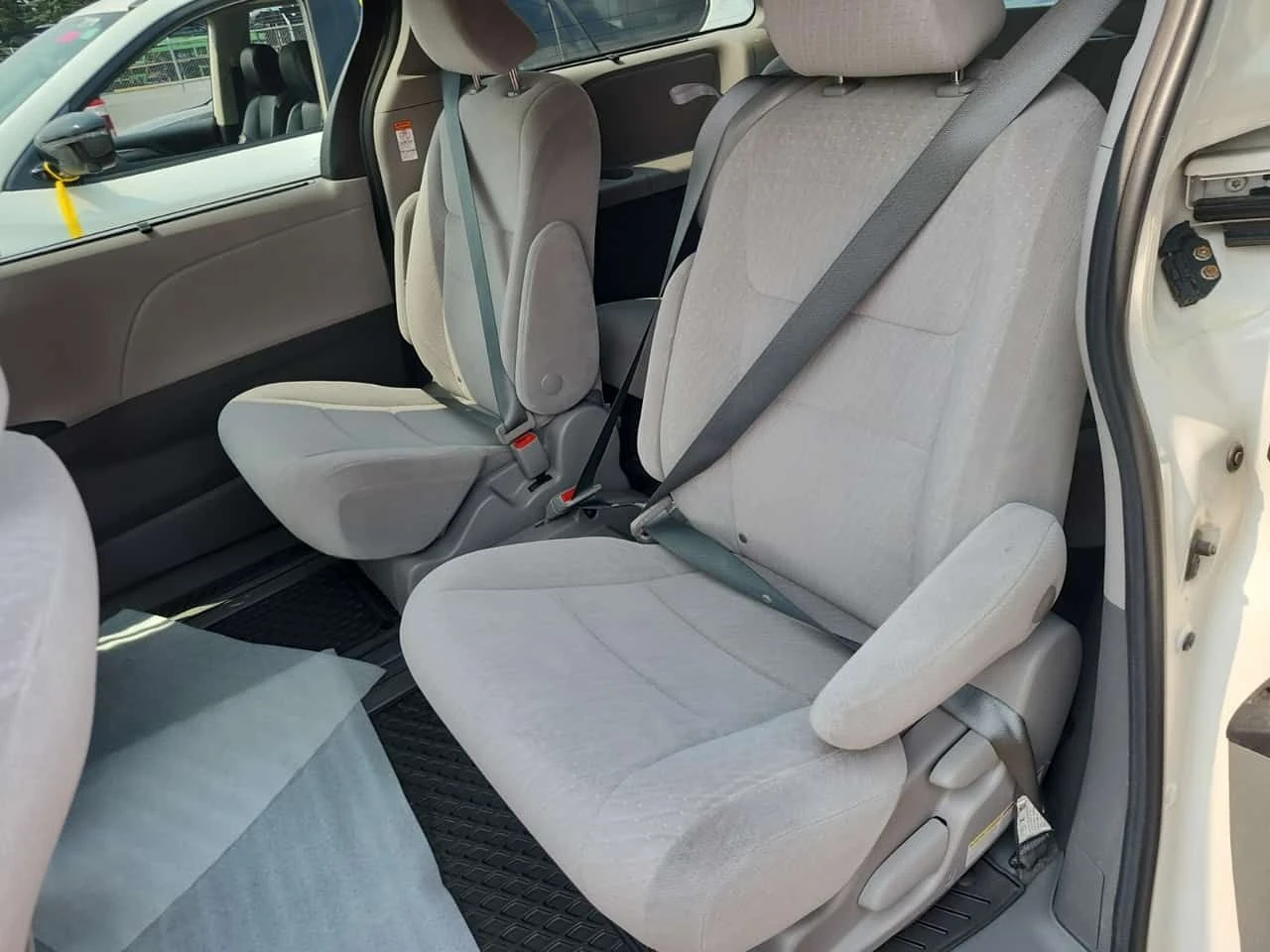 Toyota Sienna * LE * АВТОКРЕДИТ БЕЗ ПЪРВОНАЧАЛНА ВНОСКА* , снимка 11 - Автомобили и джипове - 55538757