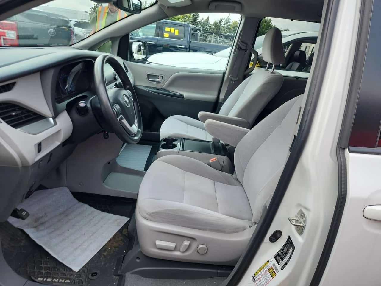 Toyota Sienna * LE * АВТОКРЕДИТ БЕЗ ПЪРВОНАЧАЛНА ВНОСКА* , снимка 5 - Автомобили и джипове - 55538757