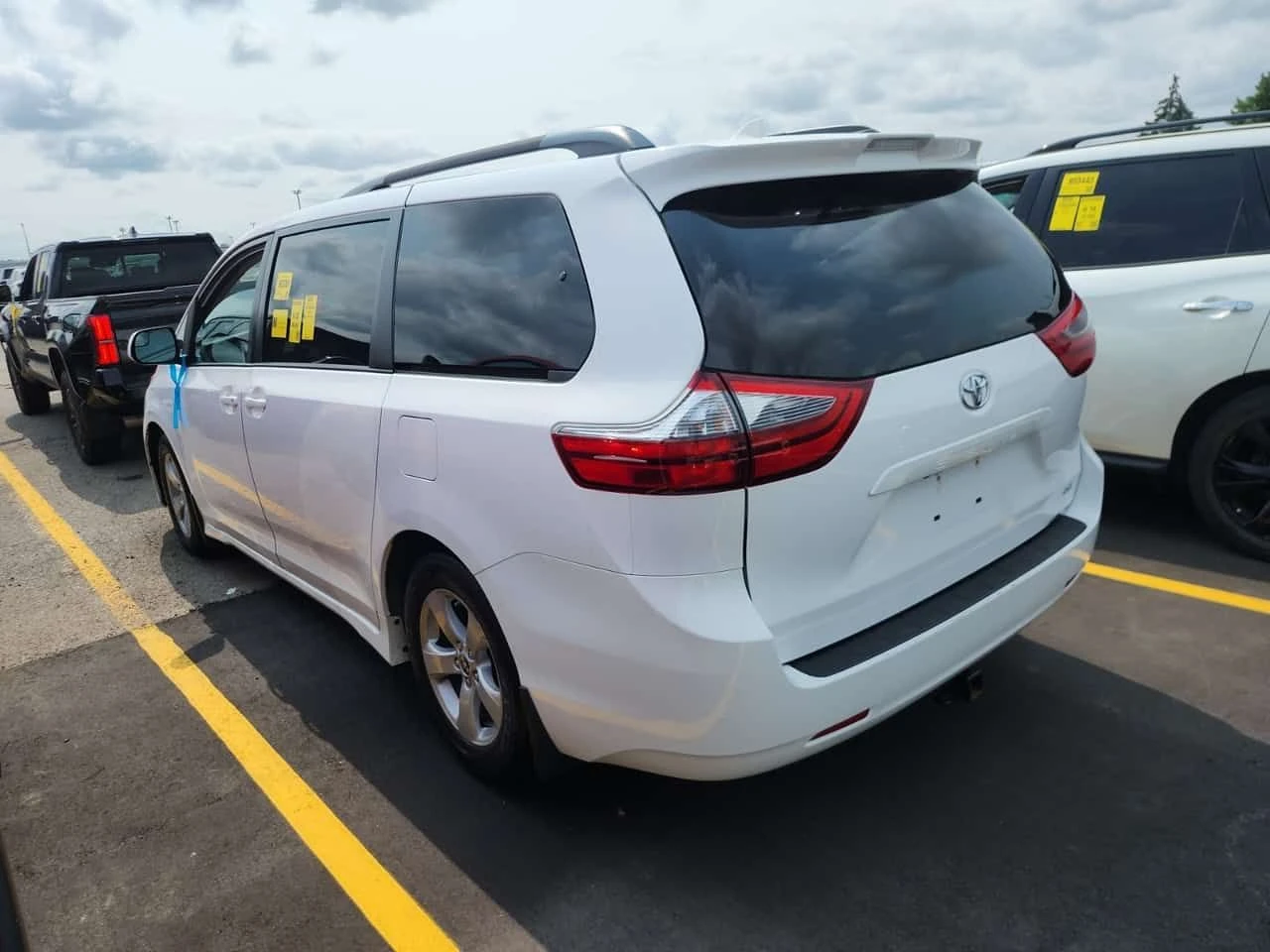 Toyota Sienna * LE * АВТОКРЕДИТ БЕЗ ПЪРВОНАЧАЛНА ВНОСКА* , снимка 4 - Автомобили и джипове - 55538757