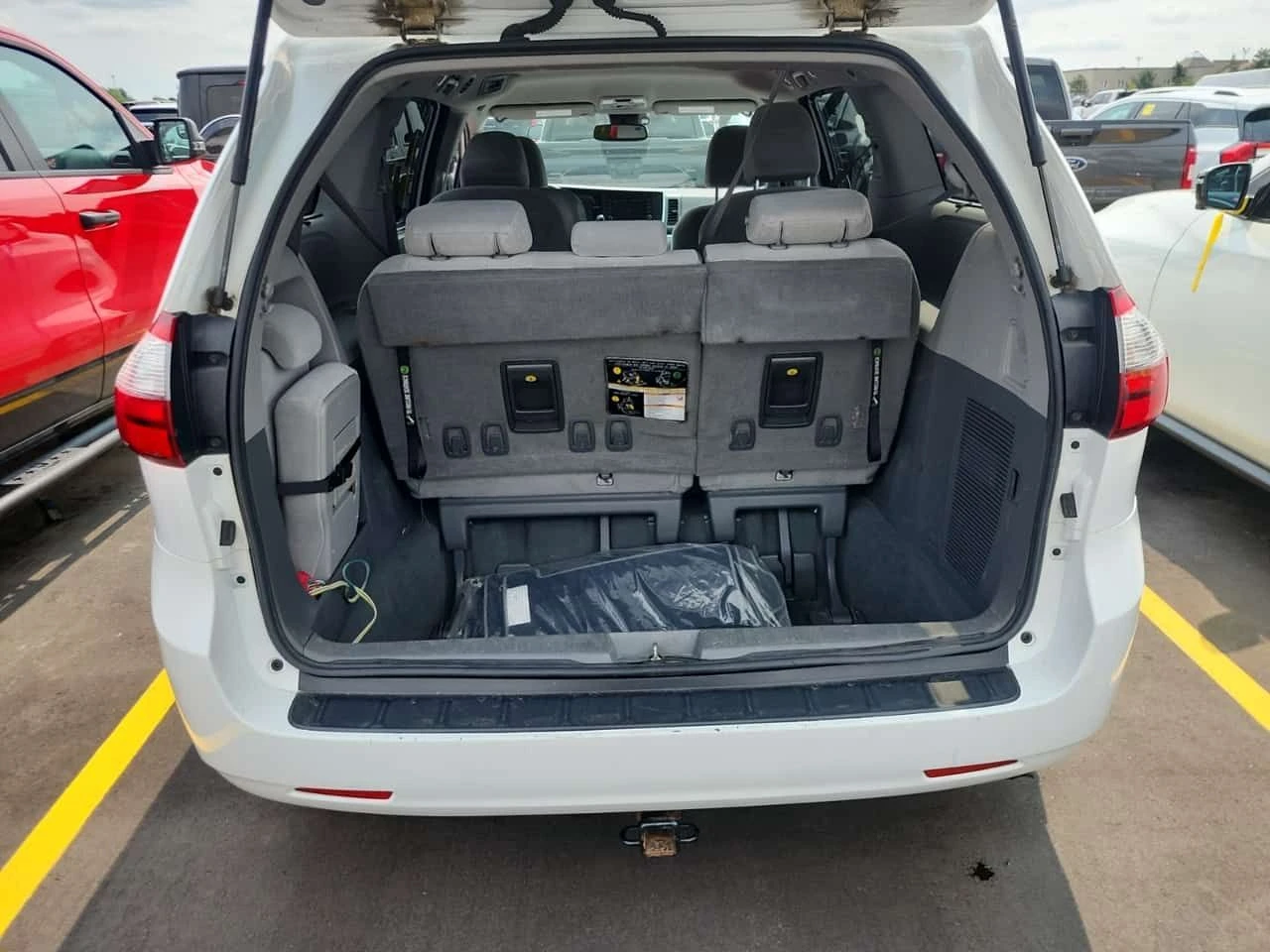 Toyota Sienna * LE * АВТОКРЕДИТ БЕЗ ПЪРВОНАЧАЛНА ВНОСКА* , снимка 14 - Автомобили и джипове - 55538757