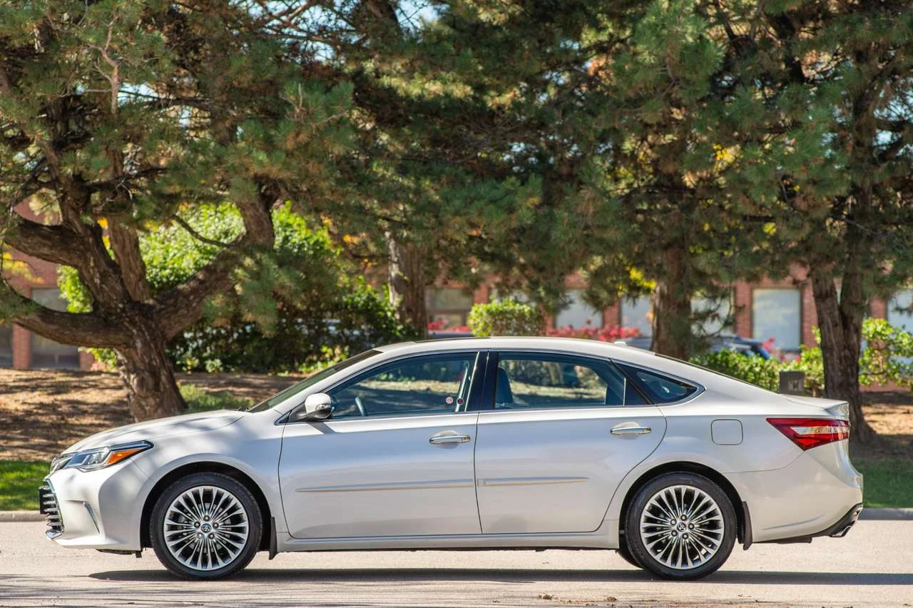 Toyota Avalon Limited, снимка 13 - Автомобили и джипове - 56528152