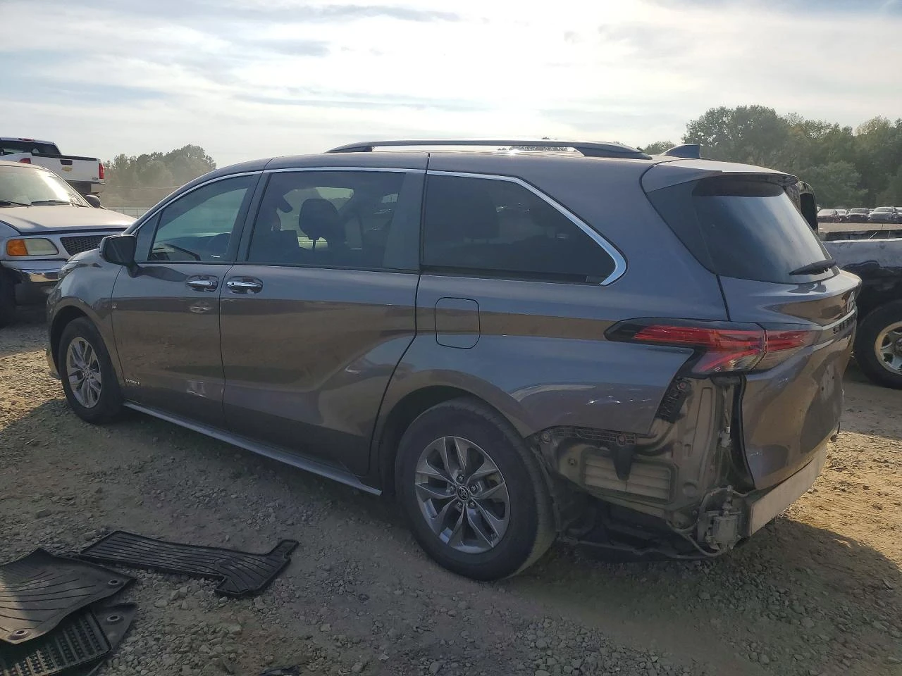 Toyota Sienna 2.5l Xle, снимка 2 - Автомобили и джипове - 56664096