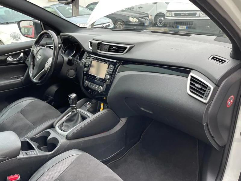 Nissan Qashqai, снимка 2 - Автомобили и джипове - 44305779