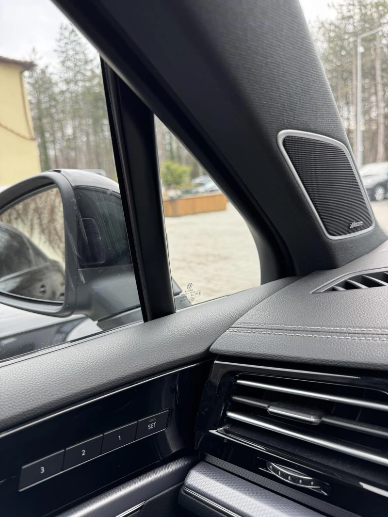 VW Touareg R-LINE, снимка 17 - Автомобили и джипове - 53466276