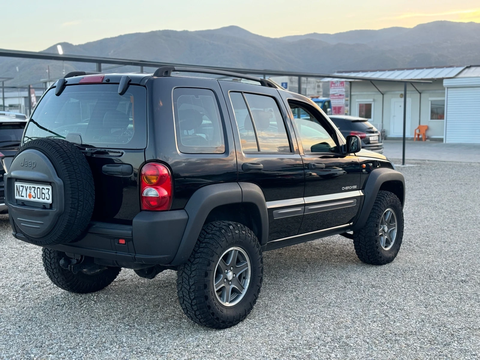 Jeep Cherokee 2.4i 150hp OFF-ROAD  - изображение 6