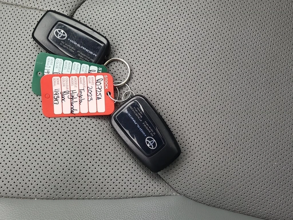 Toyota Highlander * HYBRID LIMITED * CARFAX *  - изображение 8