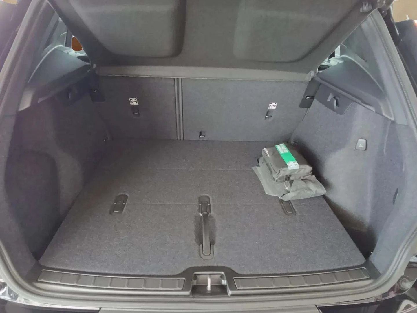 Volvo XC40 2, 0, снимка 12 - Автомобили и джипове - 55398546