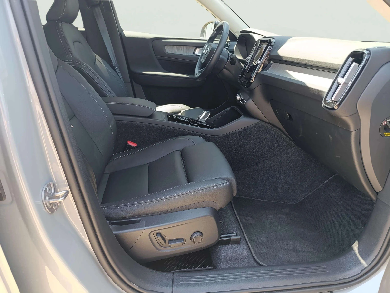 Volvo XC40 2, 0, снимка 9 - Автомобили и джипове - 55398546