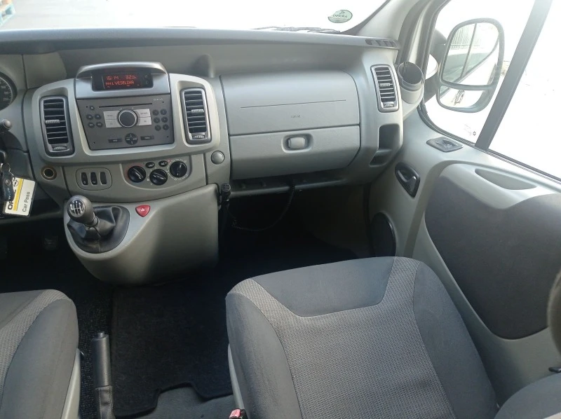 Opel Vivaro 2.5 ИТАЛИЯ, снимка 12 - Бусове и автобуси - 46674604