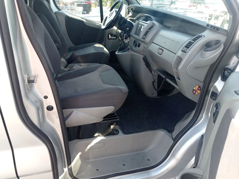 Opel Vivaro 2.5 ИТАЛИЯ, снимка 6 - Бусове и автобуси - 46674604