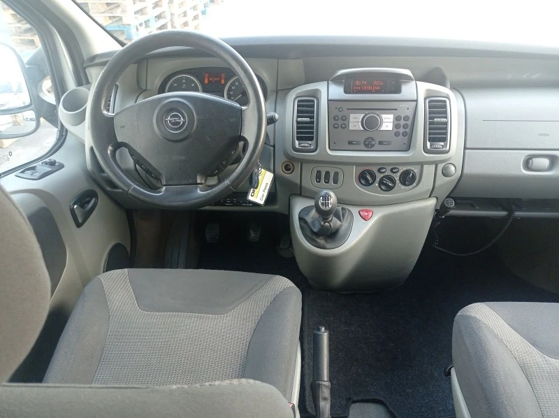 Opel Vivaro 2.5 ИТАЛИЯ, снимка 11 - Бусове и автобуси - 46674604