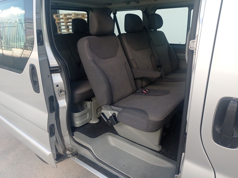 Opel Vivaro 2.5 ИТАЛИЯ, снимка 9 - Бусове и автобуси - 46674604