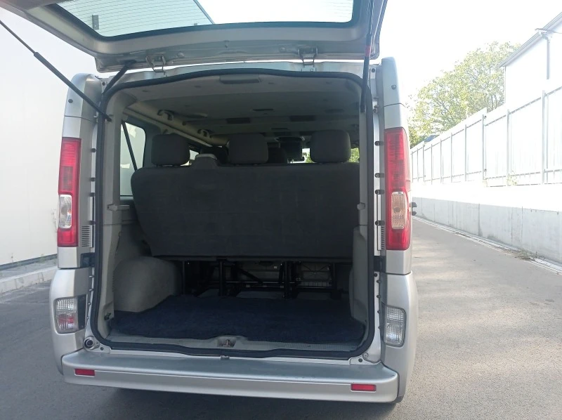 Opel Vivaro 2.5 ИТАЛИЯ, снимка 10 - Бусове и автобуси - 46674604