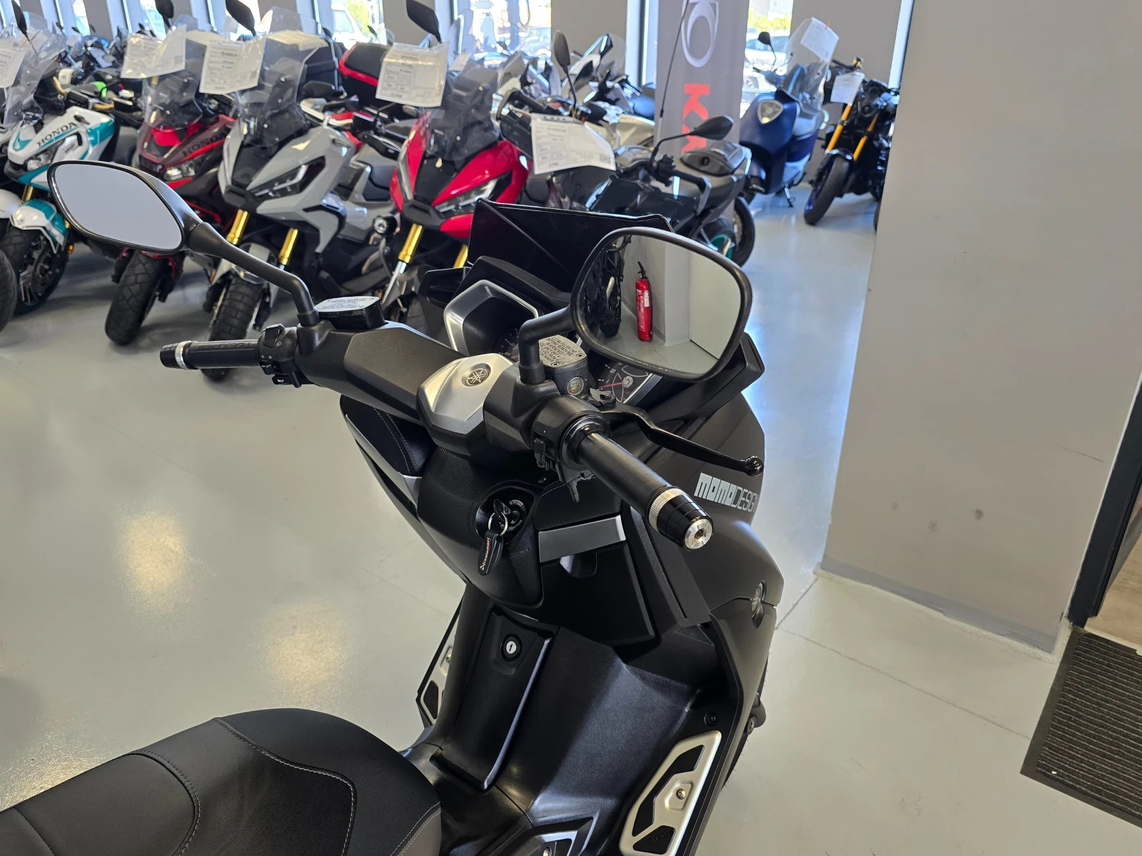 Yamaha X-max 400ie, ABS, Momo Design!, снимка 9 - Мотоциклети и мототехника - 55583245