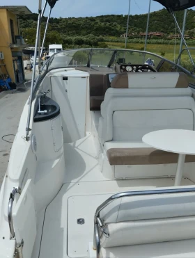 Моторна яхта Regal 2665, снимка 5 - Воден транспорт - 53482620