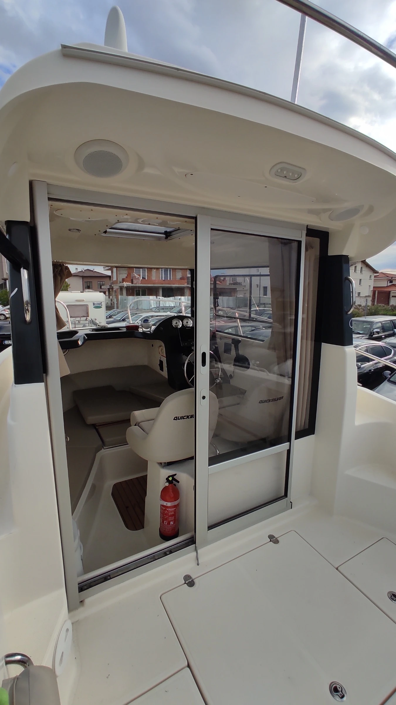 Моторна яхта Quicksilver 605 PILOT HOUSE-MERRY FISHER , снимка 9 - Воден транспорт - 55609592