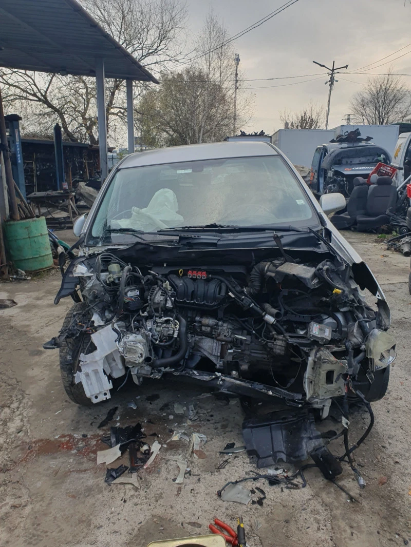 Toyota Corolla verso 1.6, снимка 8 - Автомобили и джипове - 38930366