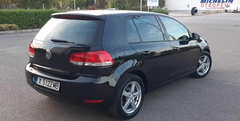 VW Golf 1.6 TDI, снимка 5 - Автомобили и джипове - 46954518