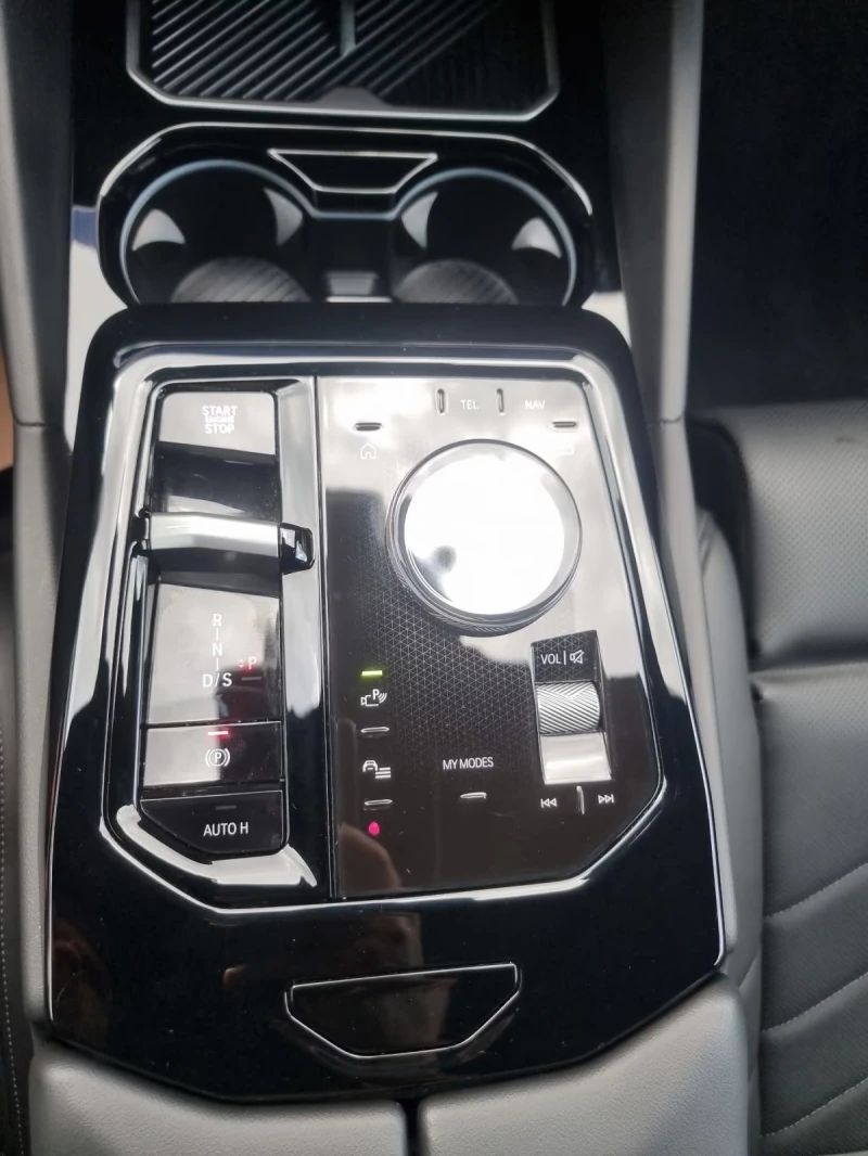 BMW 540 xDrive/303HP/SHADOW/MEMO/HUD/360/H&K/LED/DIGI/279g, снимка 13 - Автомобили и джипове - 51615977