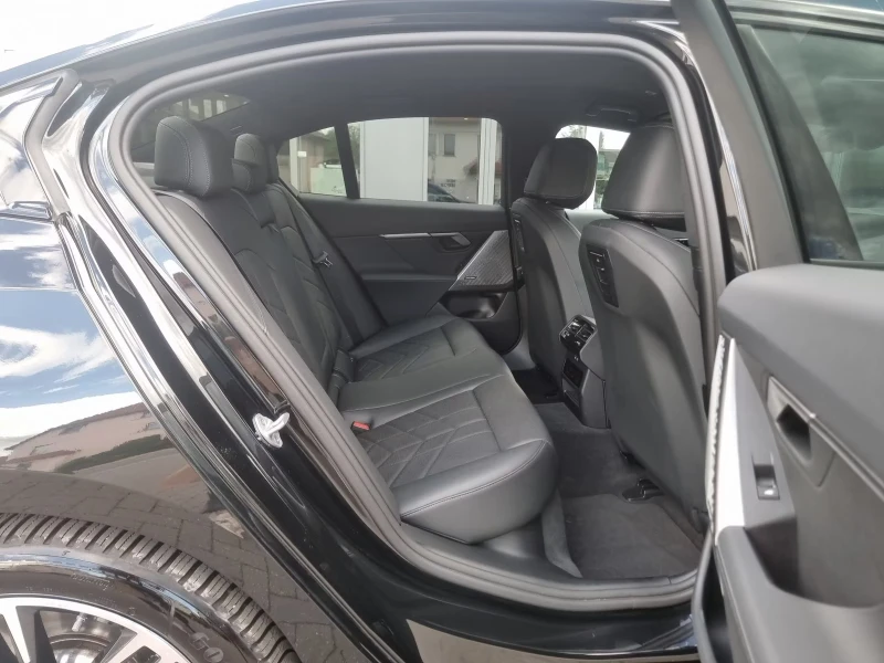 BMW 540 xDrive/303HP/SHADOW/MEMO/HUD/360/H&K/LED/DIGI/279g, снимка 16 - Автомобили и джипове - 51615977