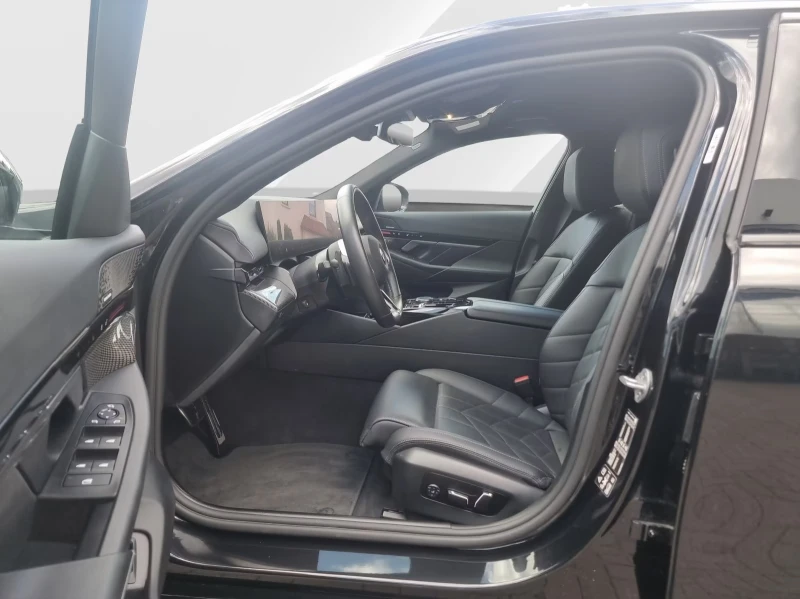 BMW 540 xDrive/303HP/SHADOW/MEMO/HUD/360/H&K/LED/DIGI/279g, снимка 10 - Автомобили и джипове - 51615977
