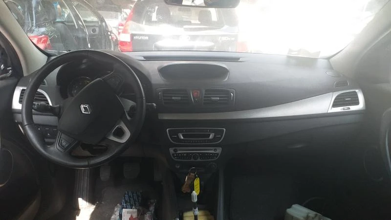 Renault Megane 1.5ДЦИ, снимка 3 - Автомобили и джипове - 33730552