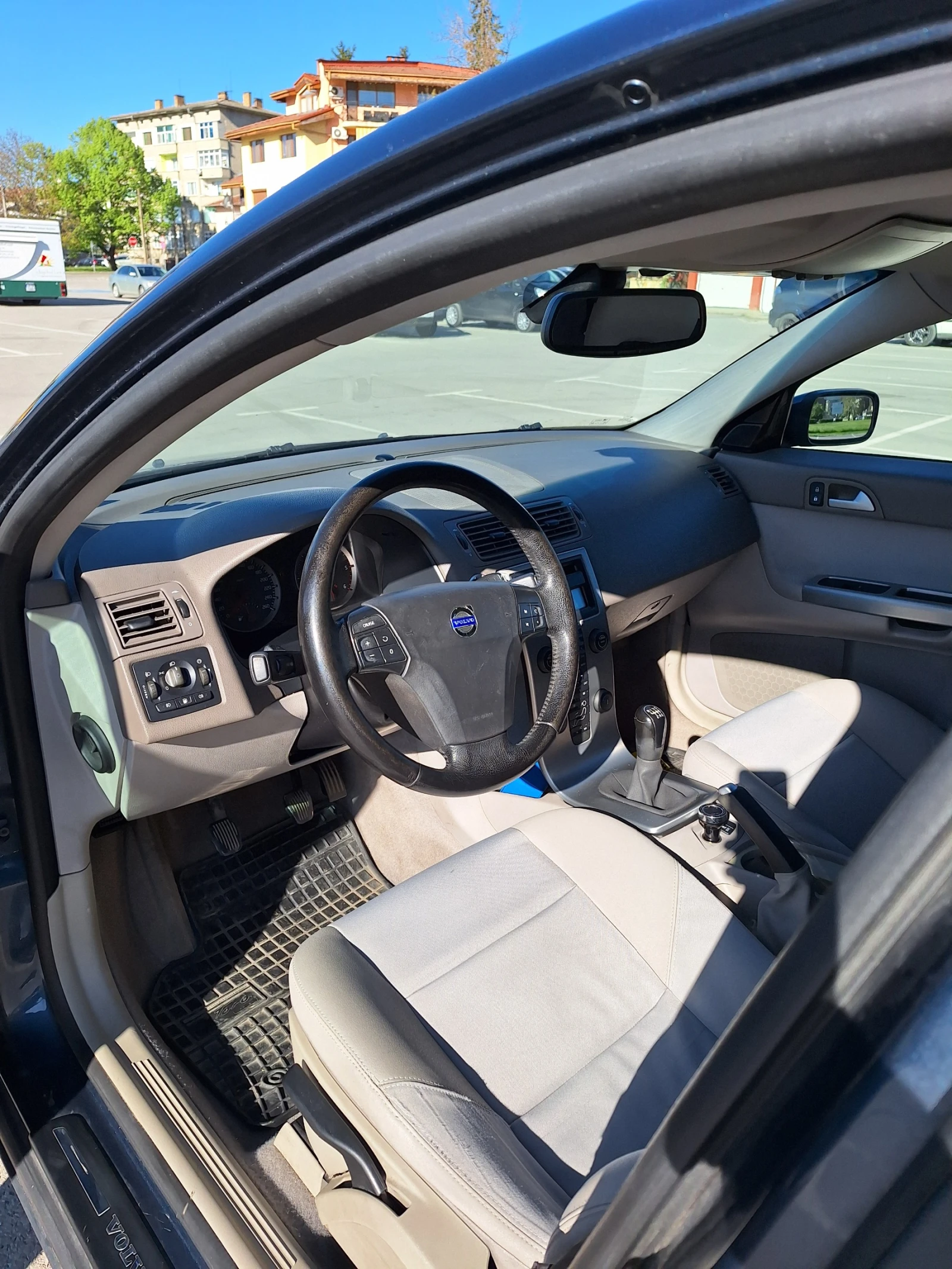 Volvo V50 2.0  - изображение 6