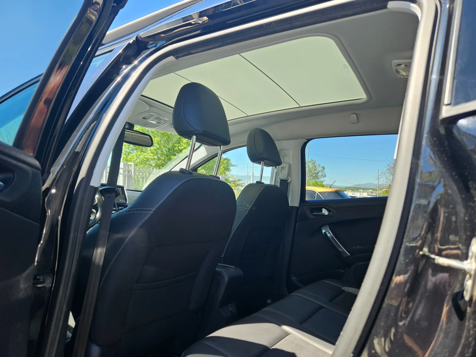 Peugeot 2008 1.2i GT - изображение 9