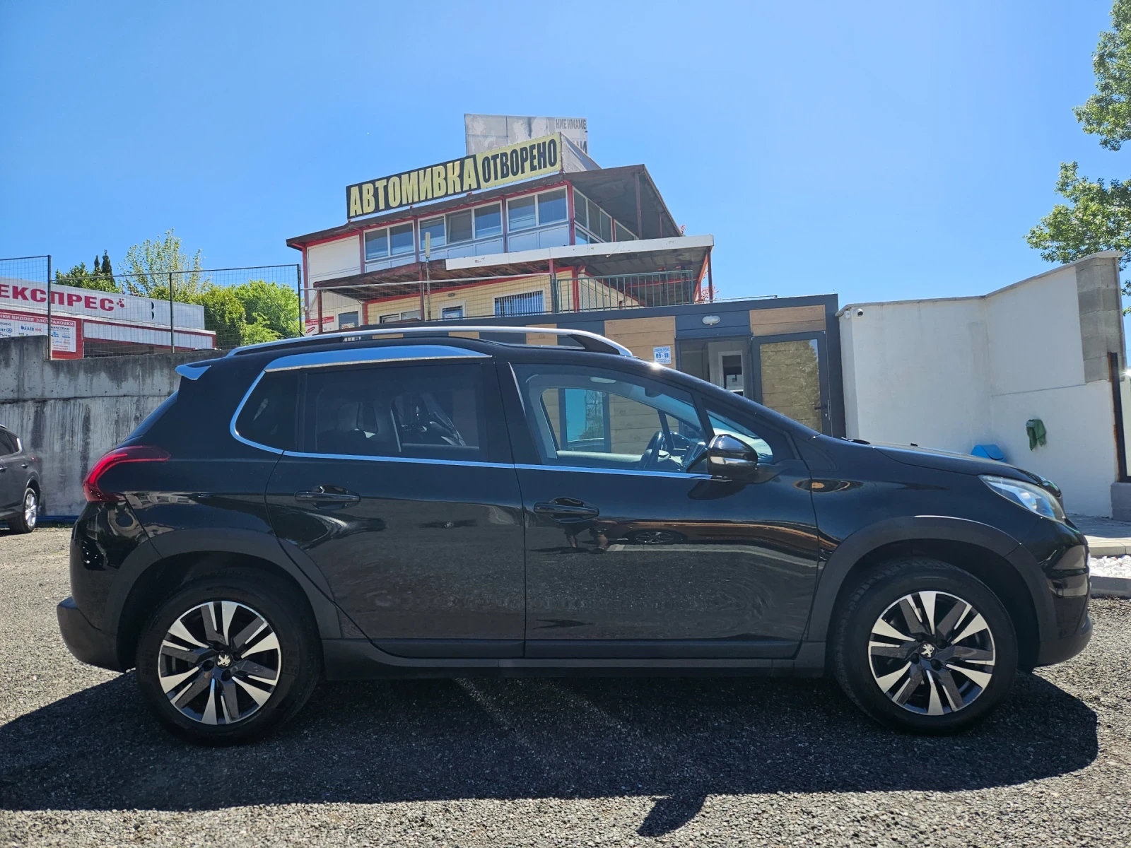 Peugeot 2008 1.2i GT - изображение 4