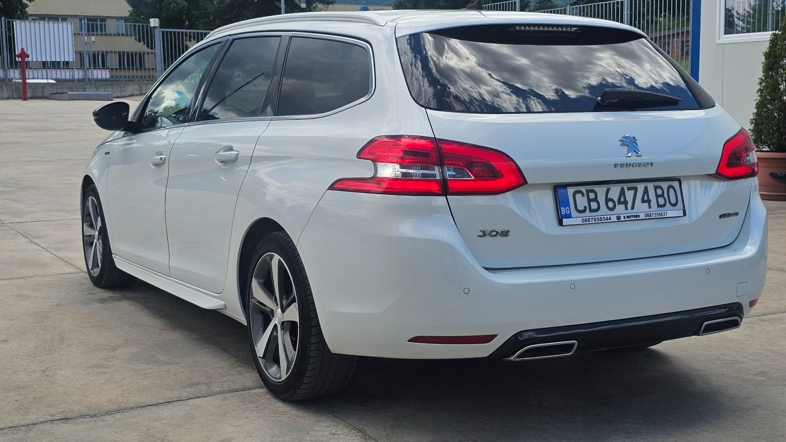 Peugeot 308 GT line* Full led* Keyless* Distronic* Masaje* , снимка 4 - Автомобили и джипове - 54897251