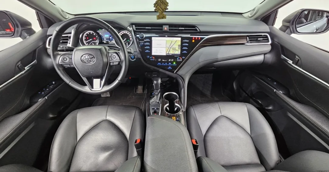 Toyota Camry 2.5 Бензин, снимка 3 - Автомобили и джипове - 55431633