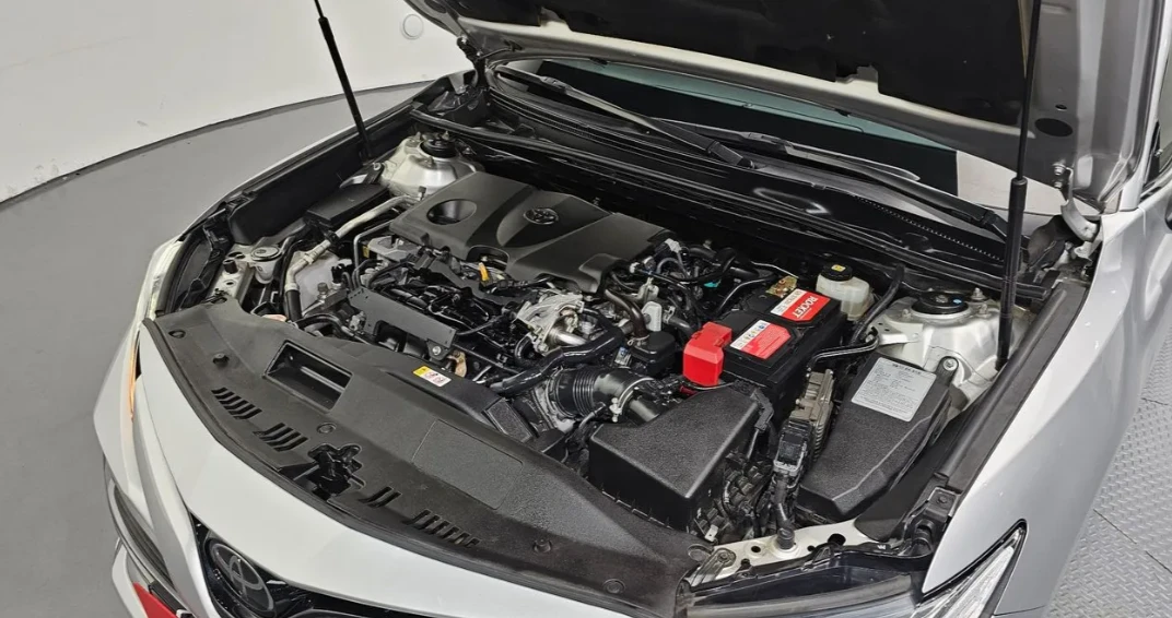 Toyota Camry 2.5 Бензин, снимка 13 - Автомобили и джипове - 55431633